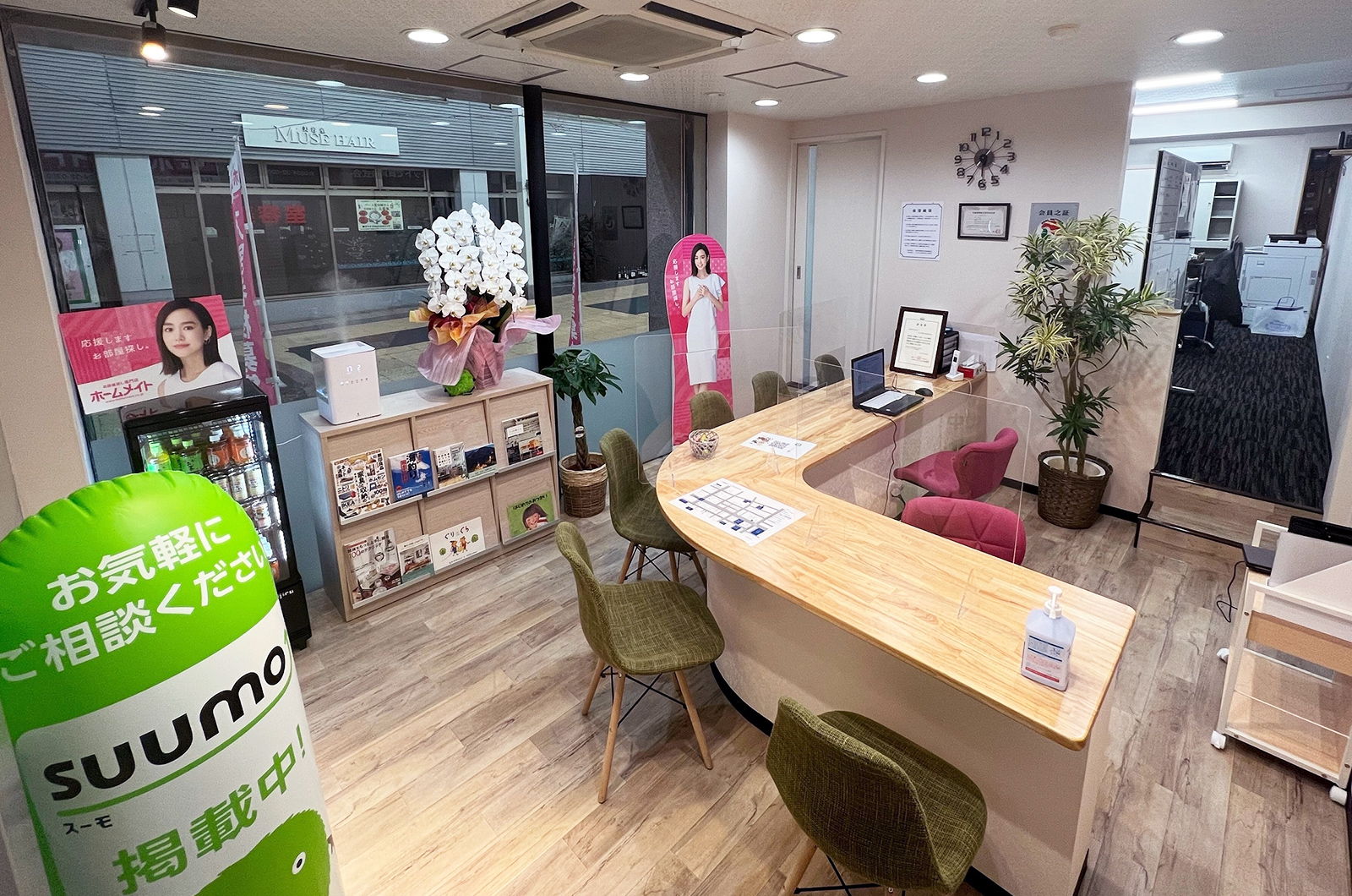 �z�[�����C�gFC���R�w�O�X�C���[�W